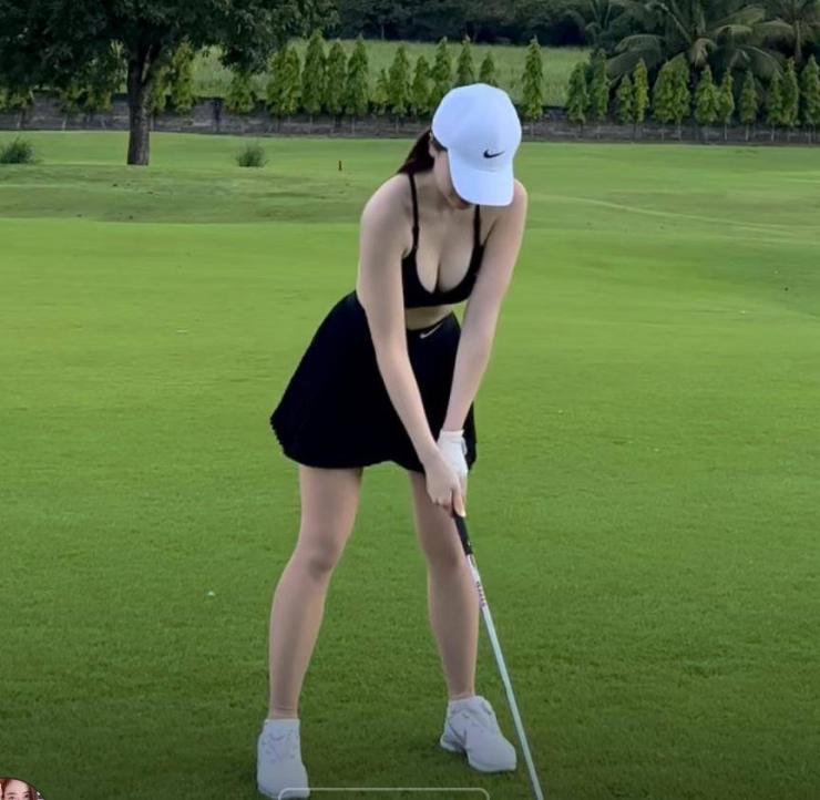 Golf là môn thể thao khá thịnh hành trong những năm gần đây.  