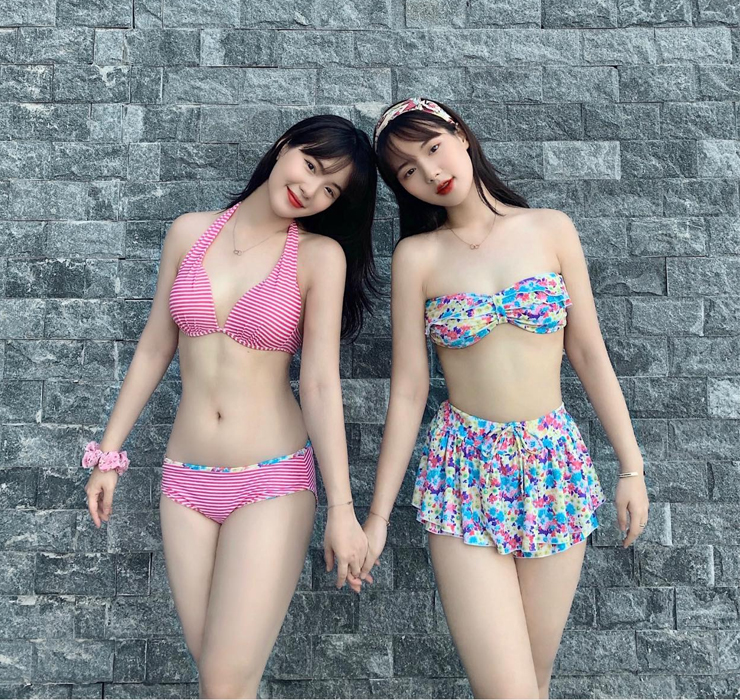 Nguyễn Thanh Nga - Nguyễn Thanh Hằng là cặp chị em sinh đôi nổi tiếng trên mạng xã hội. 

