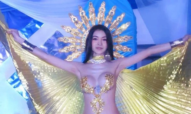 Người đẹp Philippines bị chỉ trích vì trang phục dân tộc phản cảm - 2