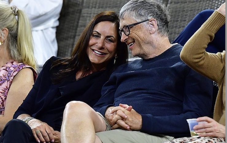 Tỷ phú Bill Gates được cho là đang có mối quan hệ tình cảm với bà Paula Hurd.