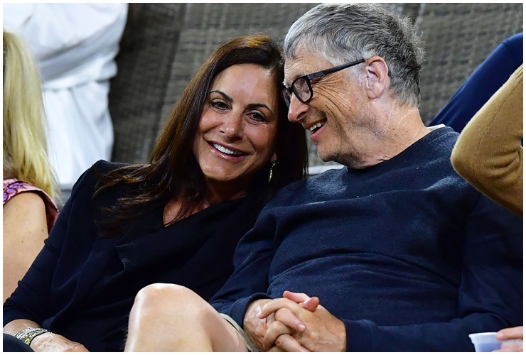 Tỷ phú Bill Gates và bạn gái mới cùng xem một trận đấu thể thao trước đây.