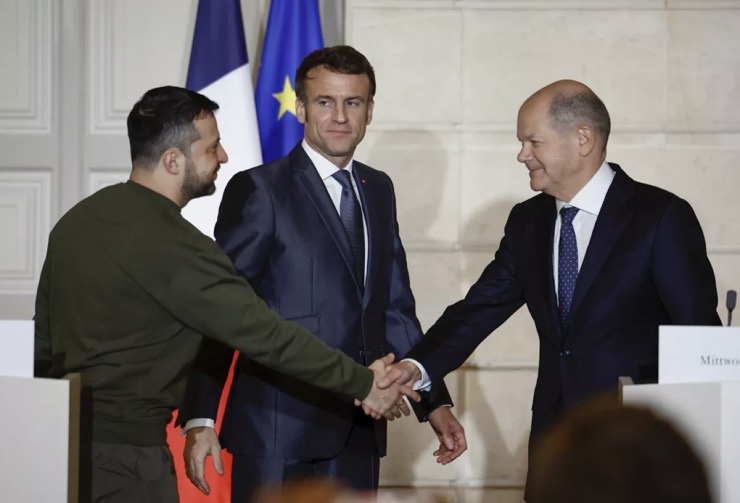 Tối 8/2, ông Zelensky đã bay sang Pháp để gặp Tổng thống Pháp Emmanuel Macron và Thủ tướng Đức Olaf Scholz.