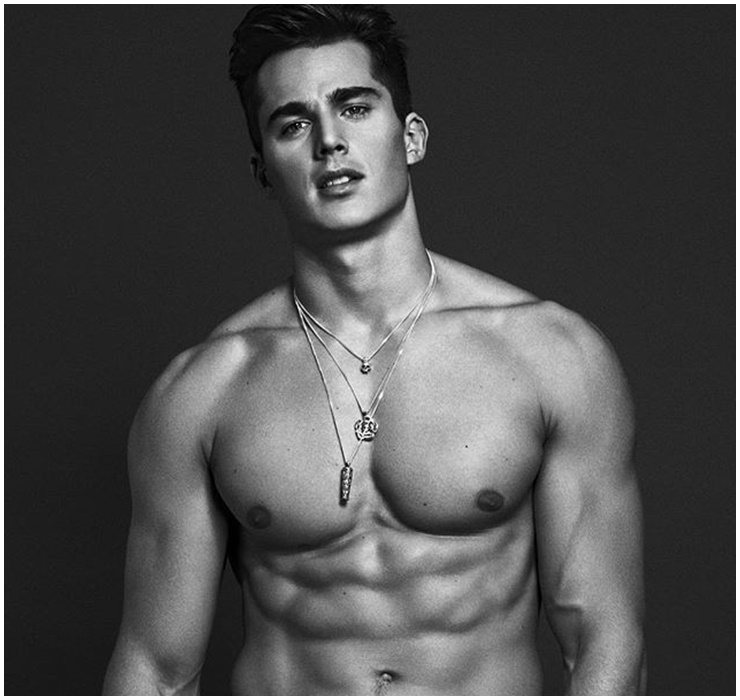 Sở hữu diện mạo cực phẩm nên Pietro Boselli được nhiều tạp chí có tên tuổi săn đón. Năm 6 tuổi, anh được nhà thiết kế Giorgio Armani phát hiện và ký hợp đồng.
