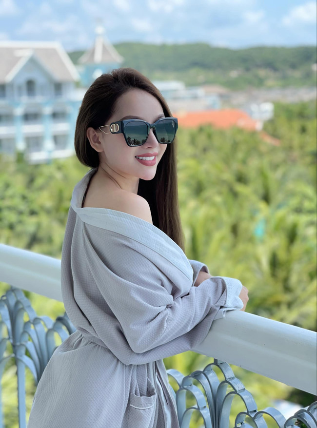 Hot girl Gia Lai thường xuất hiện với hình ảnh sang chảnh, quyến rũ thế này.&nbsp;
