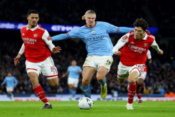 Arsenal nắm ưu thế đua vô địch, Aguero dọa sẽ bị Man City vượt mặt