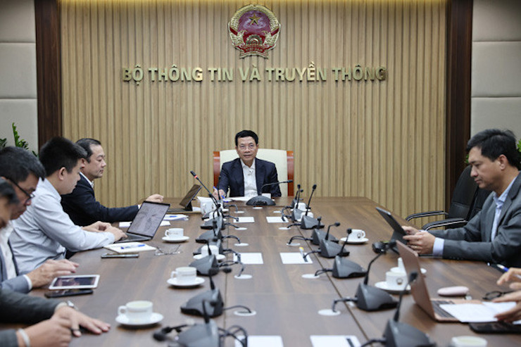 Bộ trưởng Bộ TT&amp;TT Nguyễn Mạnh Hùng đã chủ trì cuộc họp với các doanh nghiệp viễn thông để xử lý sự cố đứt cáp quang biển, đảm bảo kết nối của Việt Nam đi quốc tế. (Ảnh: Lê Anh Dũng/mic.gov.vn)