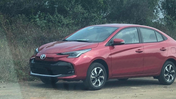 Toyota Vios 2023 xuất hiện tại trạm đăng kiểm khí thải ở Hà Nội - 1
