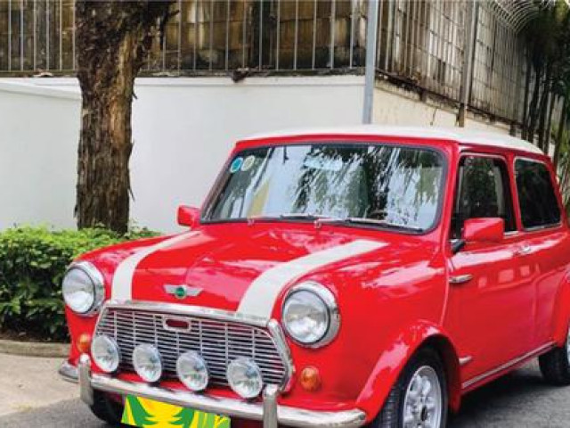 Mini Cooper đời cổ 'lột xác' qua bàn tay người thợ ở Đồng Nai