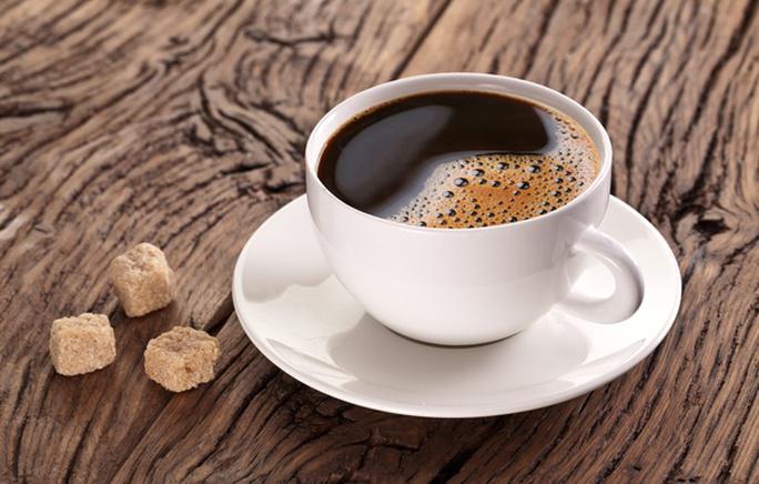 Vì sao người cao huyết áp nên uống 3 ly cà phê mỗi ngày? - 1