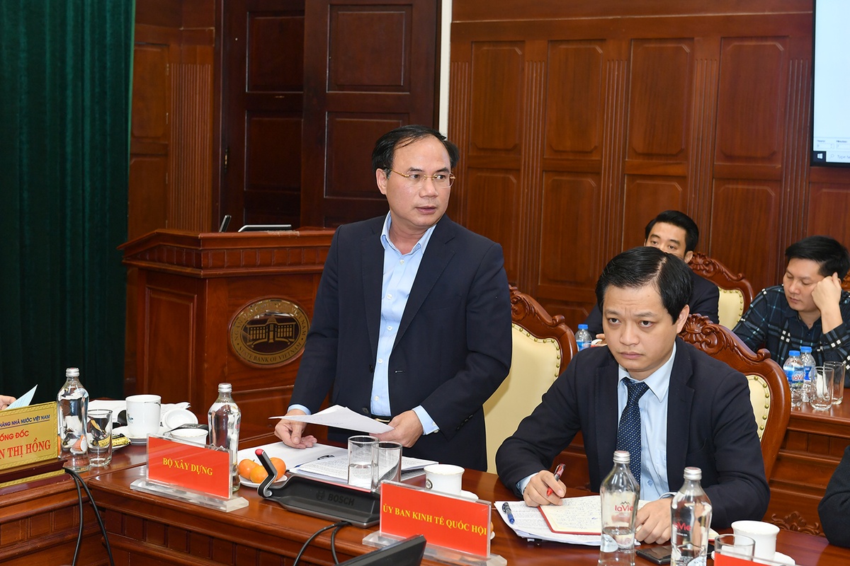 Thứ trưởng Bộ Xây dựng Nguyễn Văn Sinh nhấn mạnh giải pháp doanh nghiệp cần làm hiện nay là cơ cấu lại sản phẩm - Ảnh: NHNN.