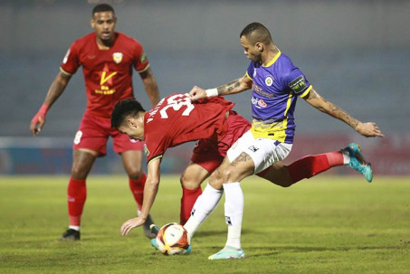 Trực tiếp bóng đá Hà Tĩnh - Hà Nội: Đội khách quá may được cột dọc cứu (V-League) (Hết giờ)