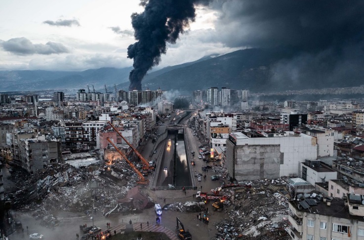 Cảnh tượng như tận thế sau trận động đất kinh hoàng ở Thổ Nhĩ Kỳ (ảnh: Reuters)