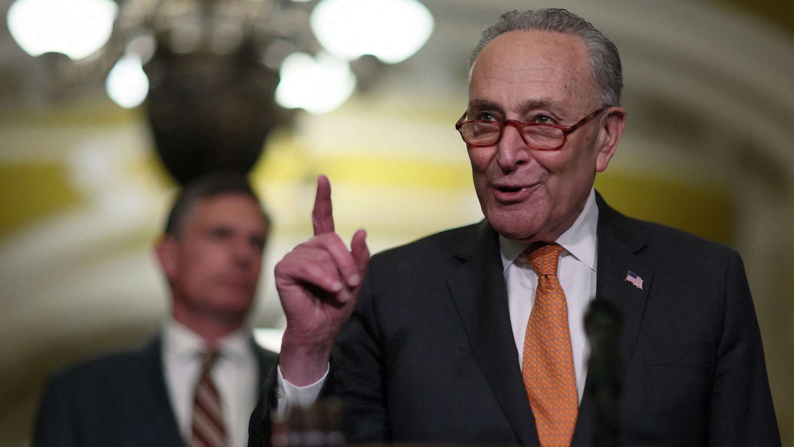 Ông Chuck Schumer – lãnh đạo phe đa số tại Thượng viện Mỹ (ảnh: CNN)