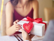 Bạn trẻ - Cuộc sống - Hội Gen Z tặng quà Valentine: &quot;Ting ting là âm thanh hay nhất&quot;