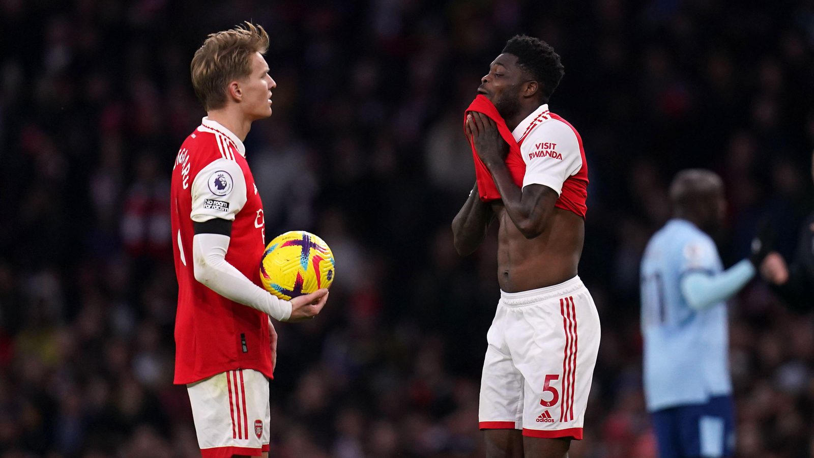 Arsenal đã đánh rơi 5 điểm trong 2 trận gần nhất ở Ngoại hạng Anh