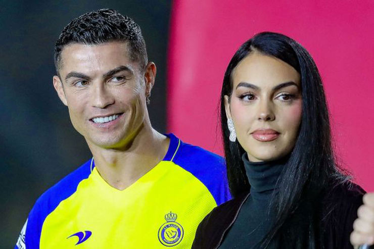 Georgina Rodriguez tố bạn trai mình rất ngại việc bếp núc