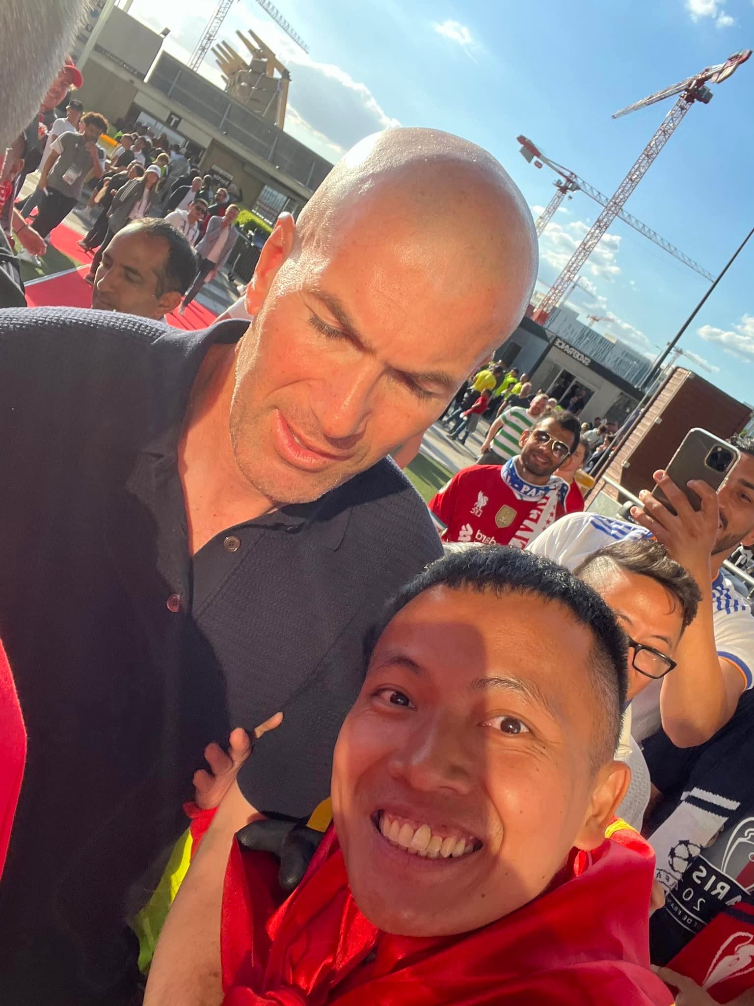 Bức ảnh chụp cùng siêu sao người Pháp Zinedine&nbsp;Yazid Zidane khiến các fan trầm trồ