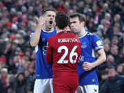 Bóng đá - Sao Everton &quot;biếu&quot; Liverpool bàn thắng, bóp cổ Robertson vẫn thoát thẻ đỏ