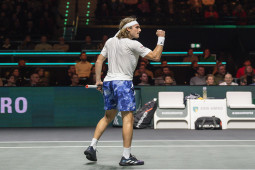 Rotterdam Open ngày 2: Tsitsipas thị uy sức mạnh, Zverev hạ sao Hàn Quốc