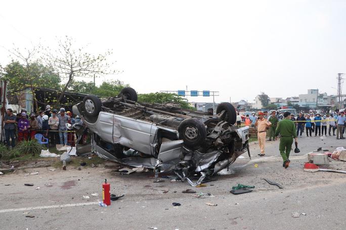 Hiện trường vụ tai nạn giao thông kinh hoàng khiến 9 người tử vong Ảnh: Trần Thường