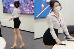 Nữ công sở Trung Quốc diện áo sơ mi, váy mini jupe khoe dáng đi làm