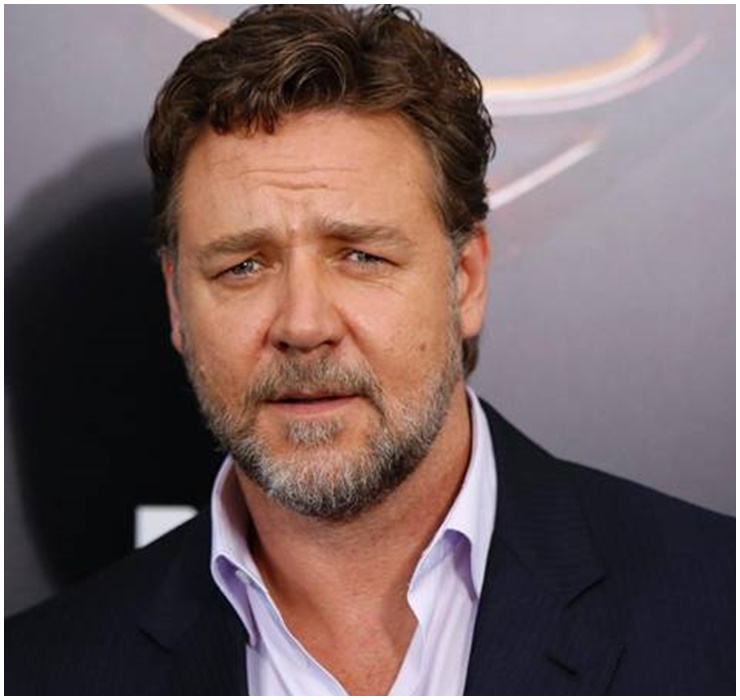 Tuy nhiên, tuổi càng cao, Russell Crowe lại càng bỏ bê vóc dáng của mình. Ông ngày một tăng cân hơn.
