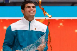 Alcaraz học cách này để từng bước lấy ngôi số 1 từ Djokovic