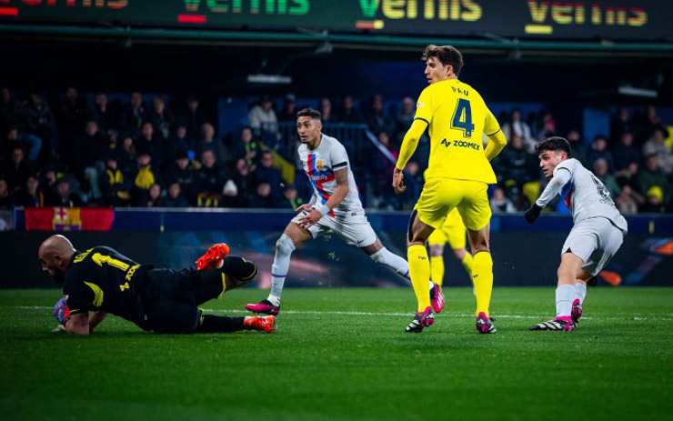 Pedri giúp Barcelona thắng 1-0 trên sân của Villarreal ở vòng 21 La Liga