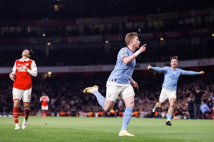 De Bruyne mở tỷ số cho Man City sau sai lầm của Tomiyasu