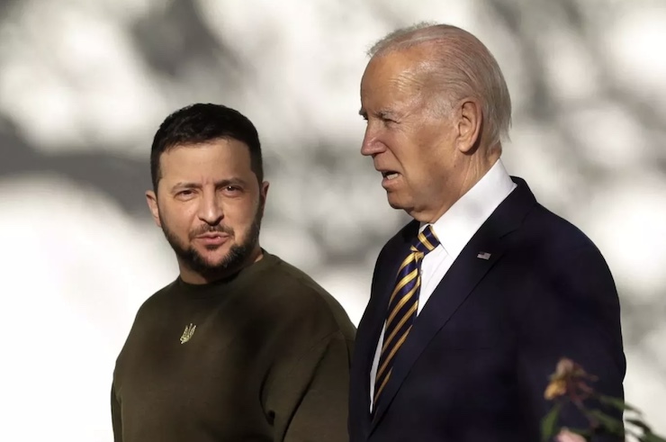 Tổng thống Ukraine Volodymyr Zelensky (trái) gặp Tổng thống Mỹ Joe biden&nbsp;trong chuyến thăm Nhà Trắng vào tháng 12/2022