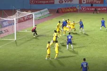 Trực tiếp bóng đá Khánh Hòa - SLNA: Bàn thắng liên tiếp ở phút bù giờ (V-League) (Hết giờ)
