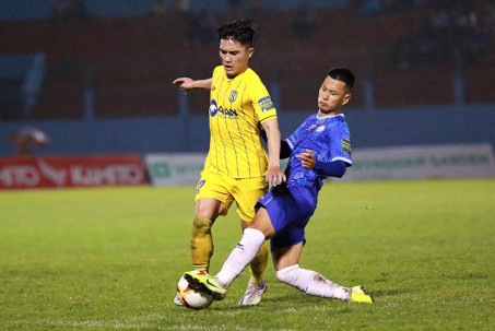 Video bóng đá Khánh Hòa - SLNA: Điên rồ 3 phút 2 bàn, rượt đuổi ngoạn mục (V-League)