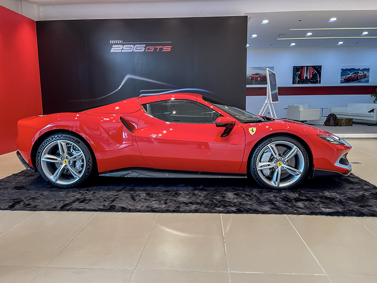 Chi tiết Ferrari 296 GTS tại Việt Nam, giá hơn 23 tỷ đồng - 3