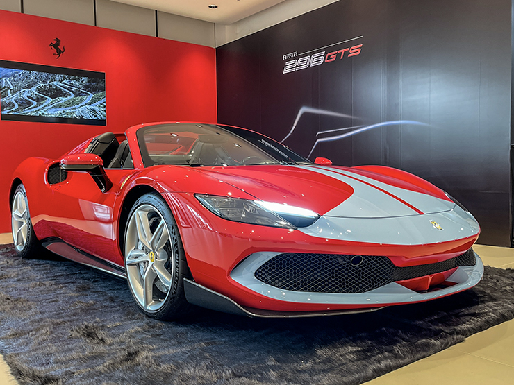 Chi tiết Ferrari 296 GTS tại Việt Nam, giá hơn 23 tỷ đồng - 1