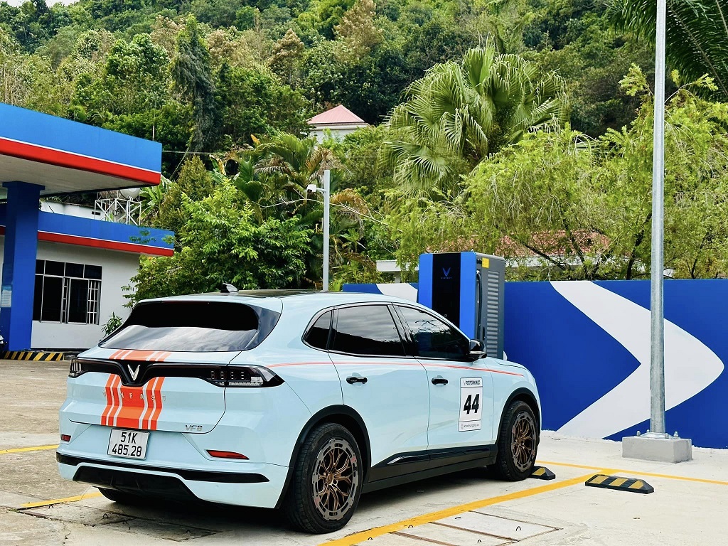 Thi nhau xuyên Việt nhằm thử thách ô tô điện VinFast VF 8 - 3