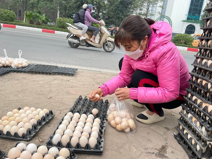 Người bán gói thành từng túi 30 quả để tiện cho người đi đường mua.