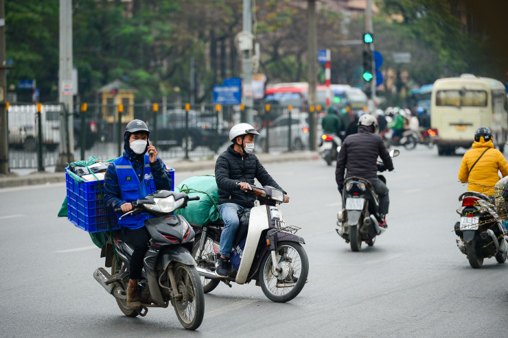 Tuy nhiên, khi nhìn thấy bóng dáng lực lượng CSGT, nhiều chủ phương tiện lập tức quay xe.