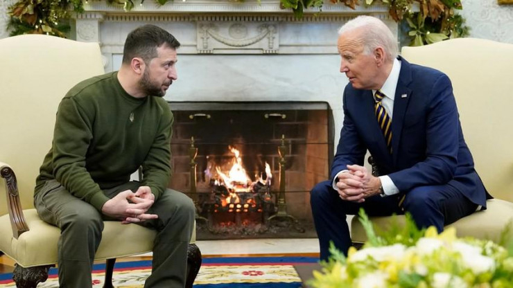 Tổng thống Mỹ Joe Biden và Tổng thống Ukraine Volodymyr Zelensky gặp nhau tại Nhà Trắng, thủ đô Washington D.C, ngày 21-12-2022. Ảnh: AP