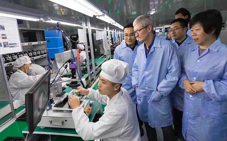 Các sản phẩm nổi bật mà Foxconn sản xuất có Iphone, Ipad và Ipod (Apple), Kindle (Amazon), PlayStation (Sony)…
