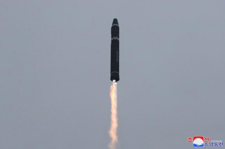 Triều Tiên xác nhận phóng thử tên lửa đạn đạo liên lục địa (ICBM) Hwasong-15. Ảnh: KCNA