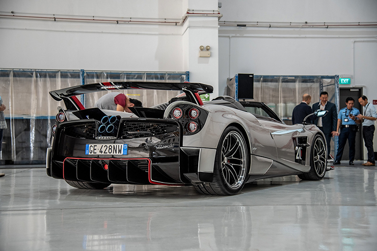 Cận cảnh siêu phẩm Pagani Huayra Roadster BC có giá bán gần 250 tỷ đồng - 3