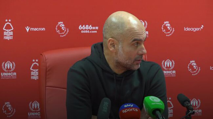 HLV Pep Guardiola ngầm mỉa mai tổ VAR và trọng tài chính Graham Scott mắc sai lầm lớn