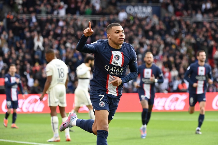 Mbappe tỏa sáng lập cú đúp