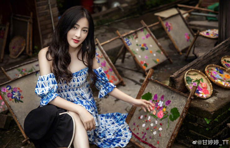 Ở tuổi 36, người đẹp Trung Quốc vẫn sống cuộc sống độc thân. Cô vẫn duy trì được nhan sắc xinh đẹp, trẻ trung.
