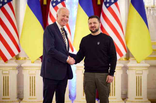 Tổng thống Mỹ Joe Biden trong cuộc gặp Tổng thống Ukraine Volodymir Zelensky tại Kiev ngày 20/2