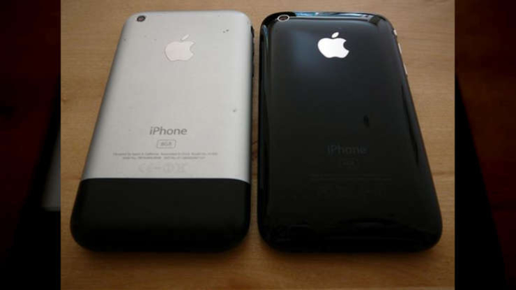 Còn được gọi là iPhone EDGE, iPhone 2G là iPhone đầu tiên do Apple bán ra trên thị trường. Tùy thuộc tình trạng như mới, còn nguyên hộp,… có thể được rao bán trên eBay với giá từ 7,61 triệu đồng đến 25 triệu đồng.
