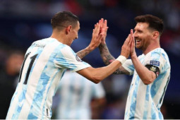 Tin mới nhất bóng đá sáng 21/2: Messi và Di Maria giúp phòng chống ma túy