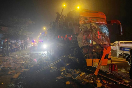 ‘‘Lý lịch’’ xe khách tông vào xe tải đang dừng đỗ khiến 3 người tử vong ở Quảng Nam