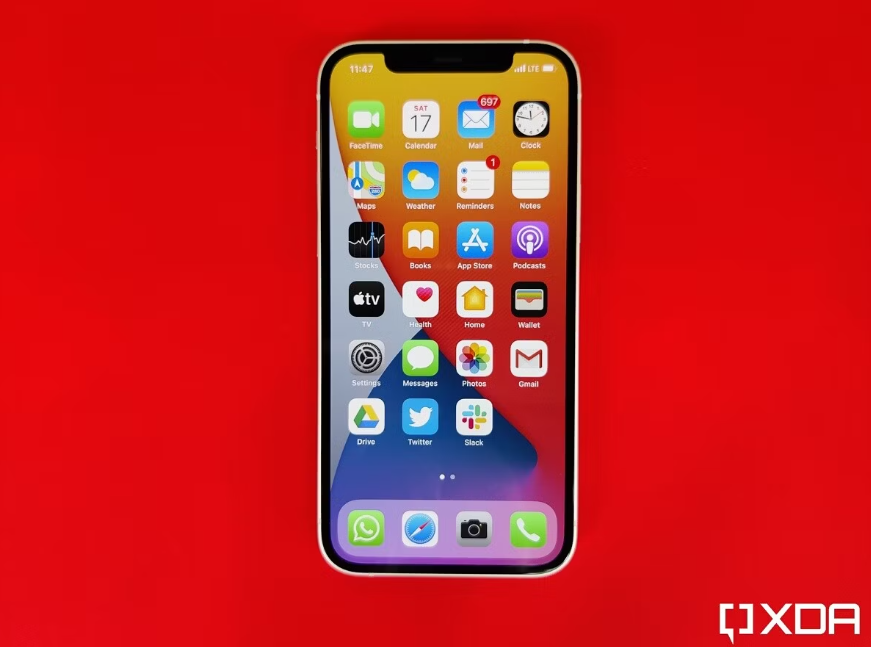 iPhone 12 hiện vẫn giữ giá khá tốt.