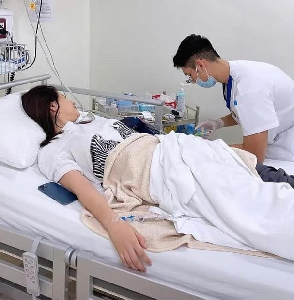 Mai Phương Thuý nhập viện lúc nửa đêm